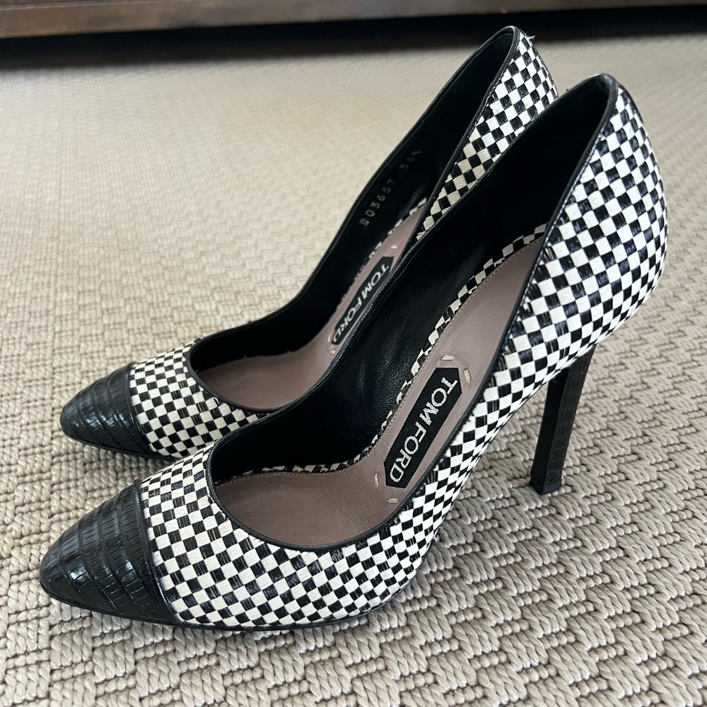 Tom Ford pumps 4” black and white in good condition